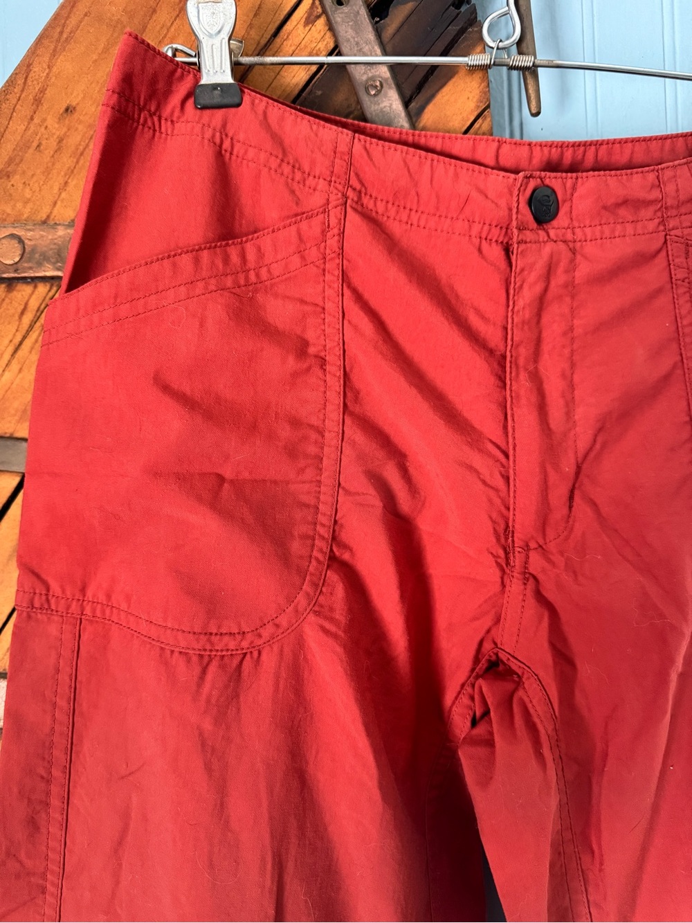 Mountain hardware capris with extra pockets! - Picture 2 of 7
